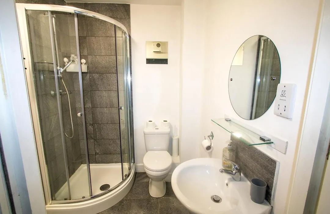 Ideal For Groups - Lovely 2 Bedroom Apartment - Free Parking, Transit Links, Close To Stadiums-1