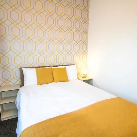 Ideal For Groups - Lovely 2 Bedroom Apartment - Free Parking, Transit Links, Close To Stadiums-3